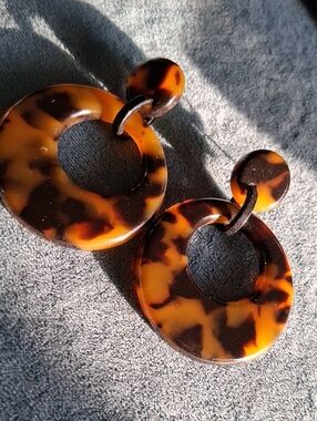 Zenzii Tortoiseshell Hoop Drop Earrings - Brown/Black Acrylic Fashion